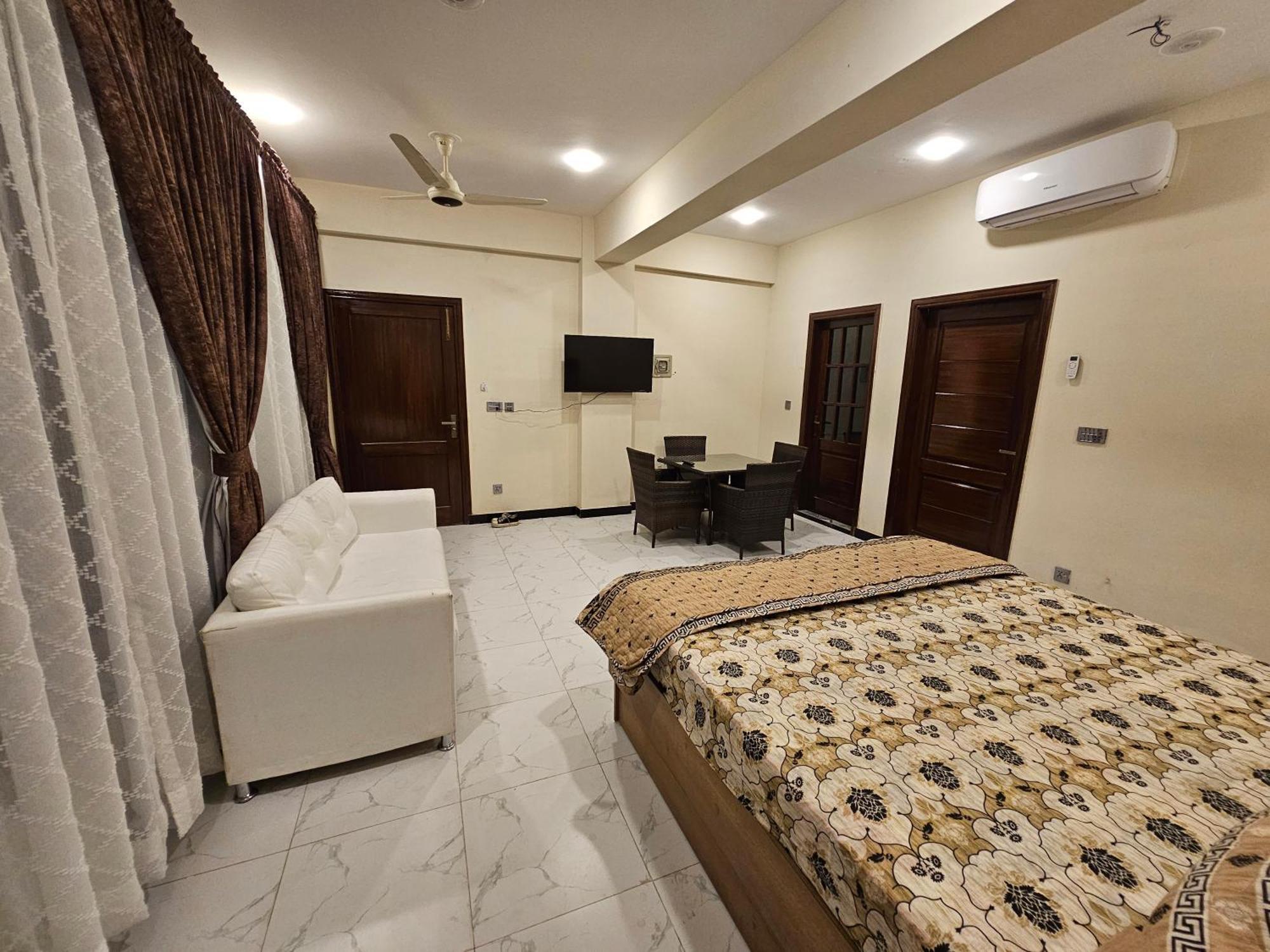Motorway Majesty Suites Islamabad - Near Islamabad International Airport And Motorway 部屋 写真